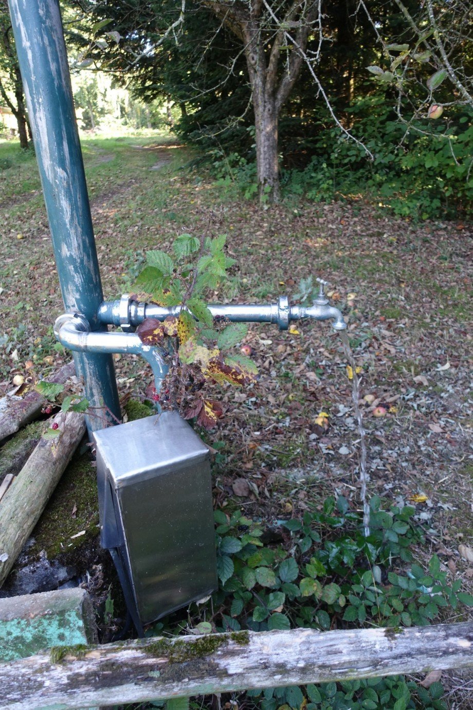 Brunnenwasser aus dem Wasserhahn Freizeitgrundst�ck Buchbach
