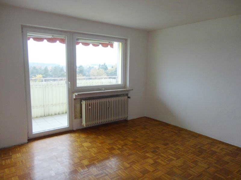 Wohnzimmer mit Balkon Wohnung Waldkraiburg