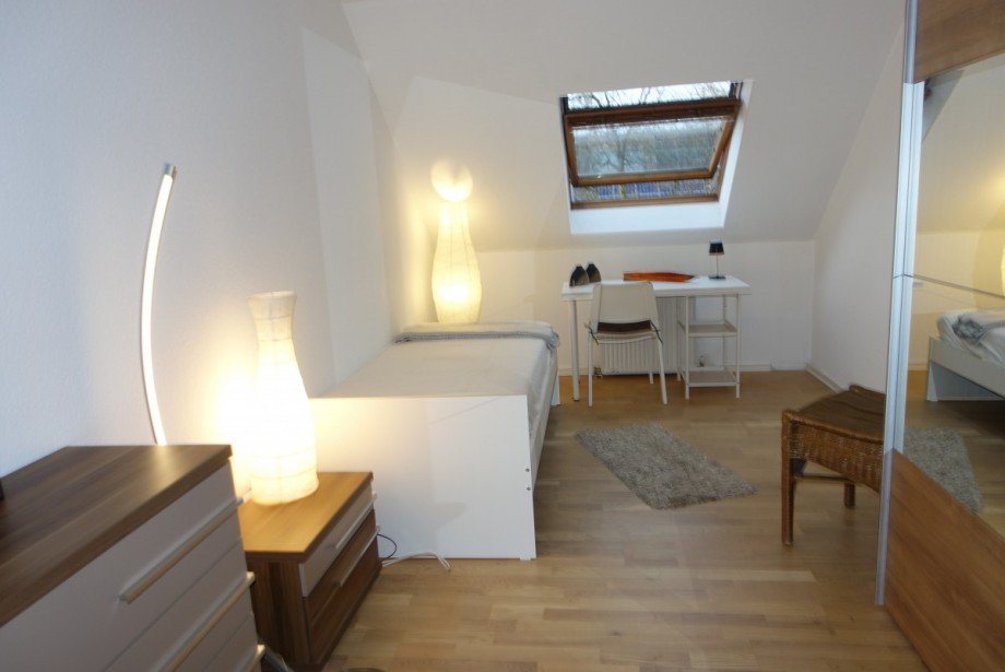 Zi links Dachgeschosswohnung Mannheim