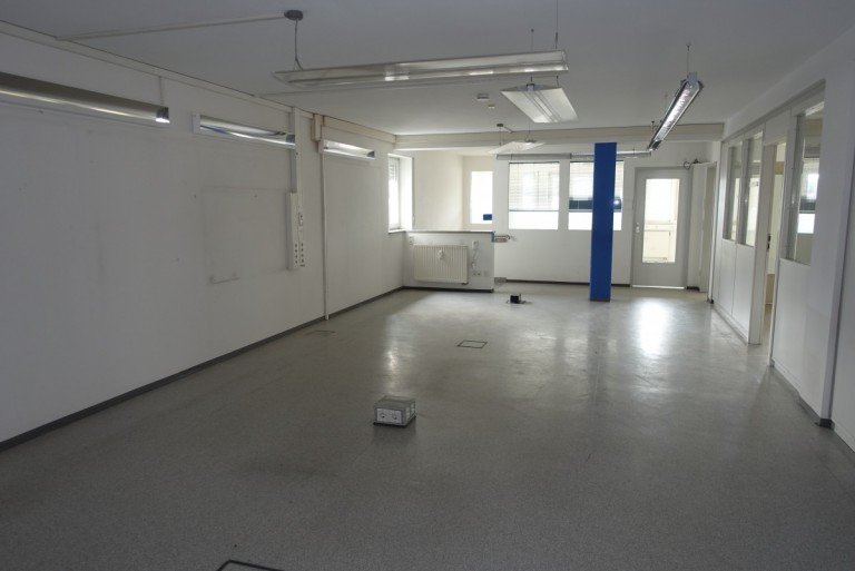 EG Eingang, Flur Traunreut sonstige gro�z�gige B�ro- und Lagerr�ume mit 3 WC