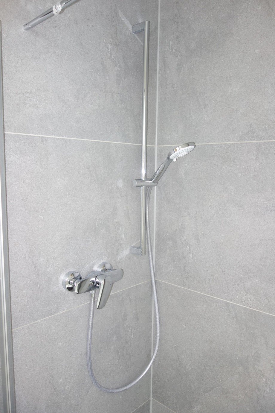 Bad, Dusche (2) Dachgeschosswohnung Tacherting