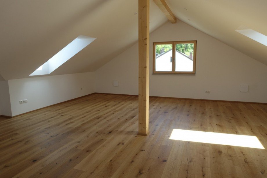 WE 7 Wohnzimmer Dachgeschosswohnung Kraiburg