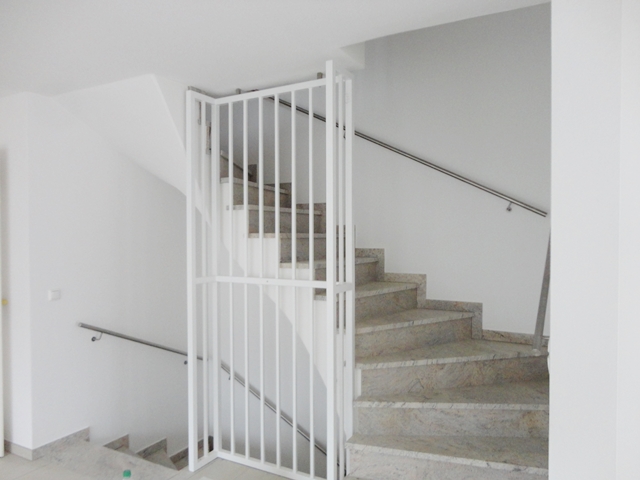 EG Treppenaufgang Doppelhaush�lfte Geretsried